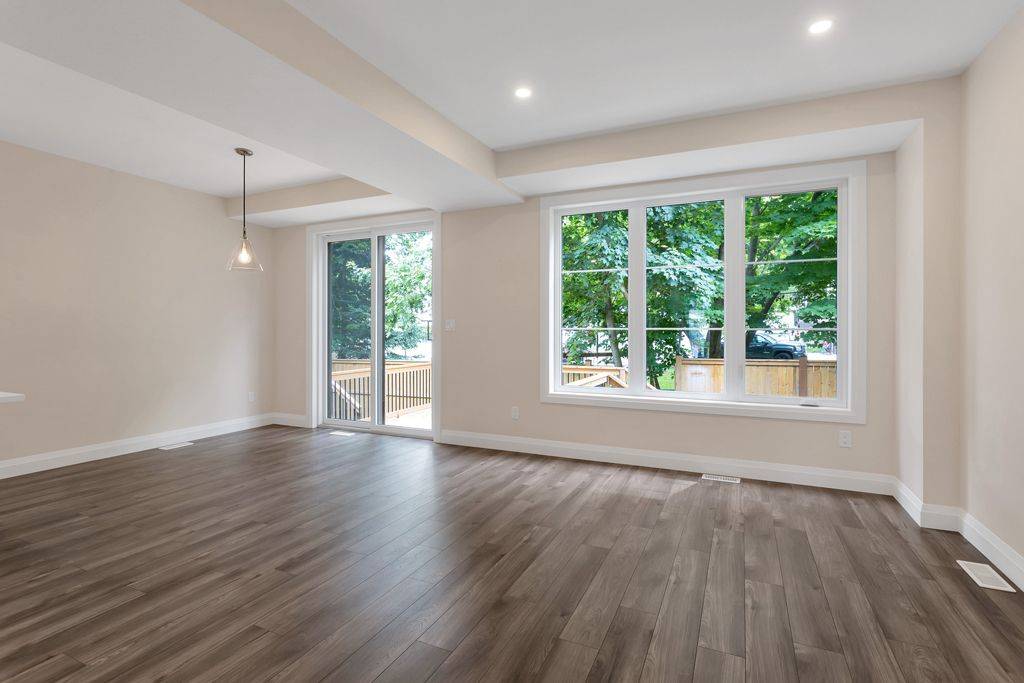 East Zorra-tavistock, ON N0J 1M0,3 Balsam ST #C