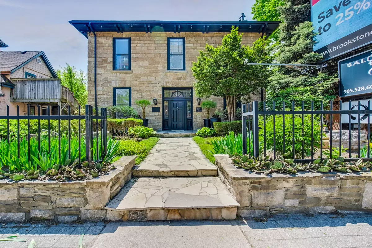 Hamilton, ON L8P 1B5,393 King ST W