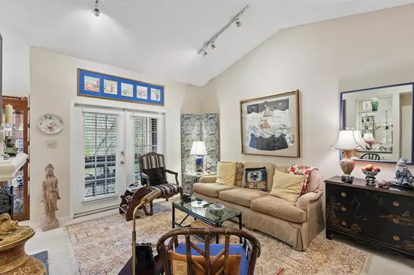 Dallas, TX 75231,9801 Royal Lane #804