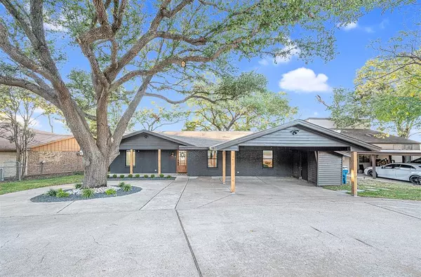 319 Admiral Drive, Gun Barrel City, TX 75156