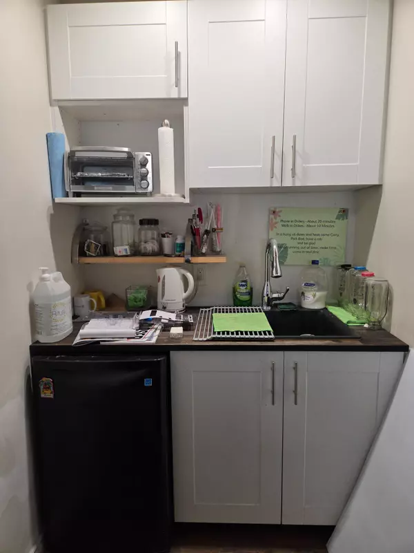 Mississauga, ON L5W 1A1,1060 Old Derry RD #Main Flr