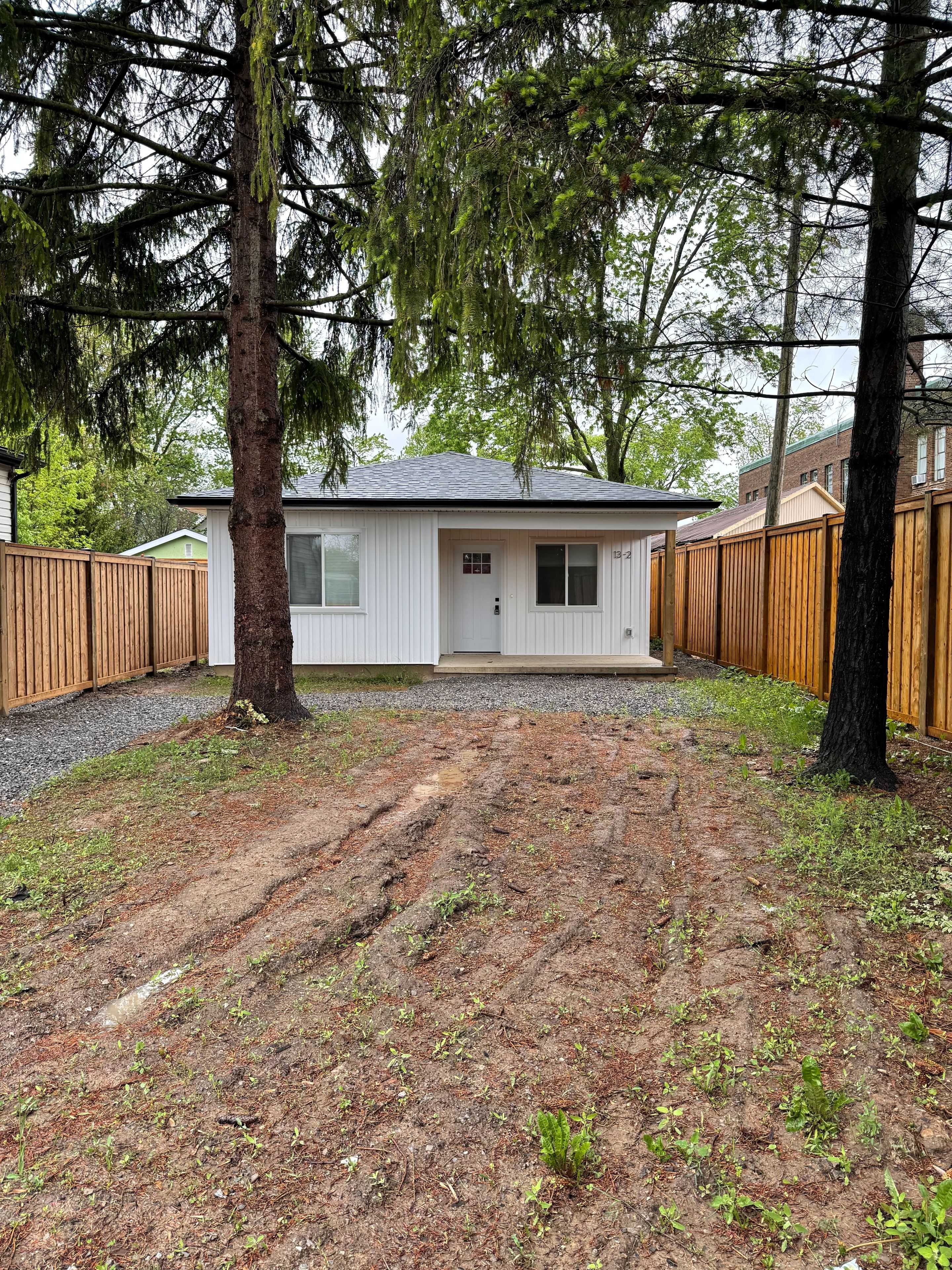 Welland, ON L3B 2C5,13 Duncan ST #2