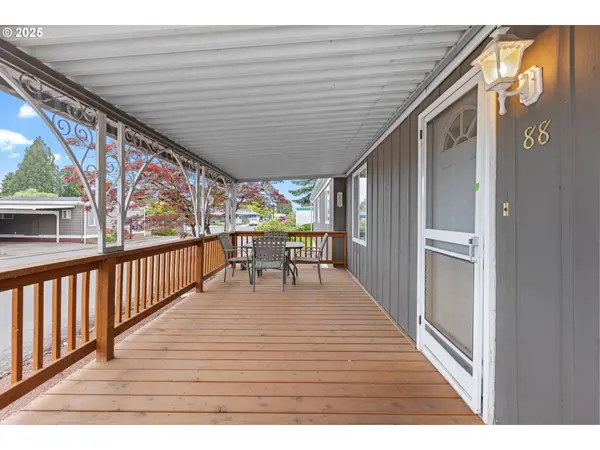 1800 LAKEWOOD CT #88, Eugene, OR 97402