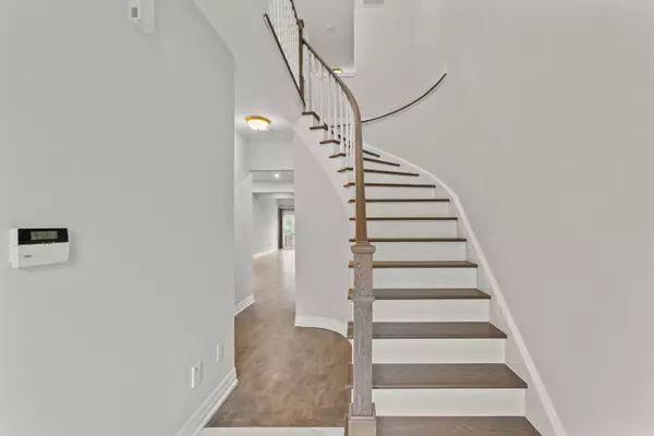 Oakville, ON L6H 7N8,2442 Felhaber CRES