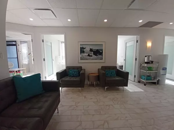 Britannia - Lincoln Heights And Area, ON K2B 6M2,69 Kempster AVE