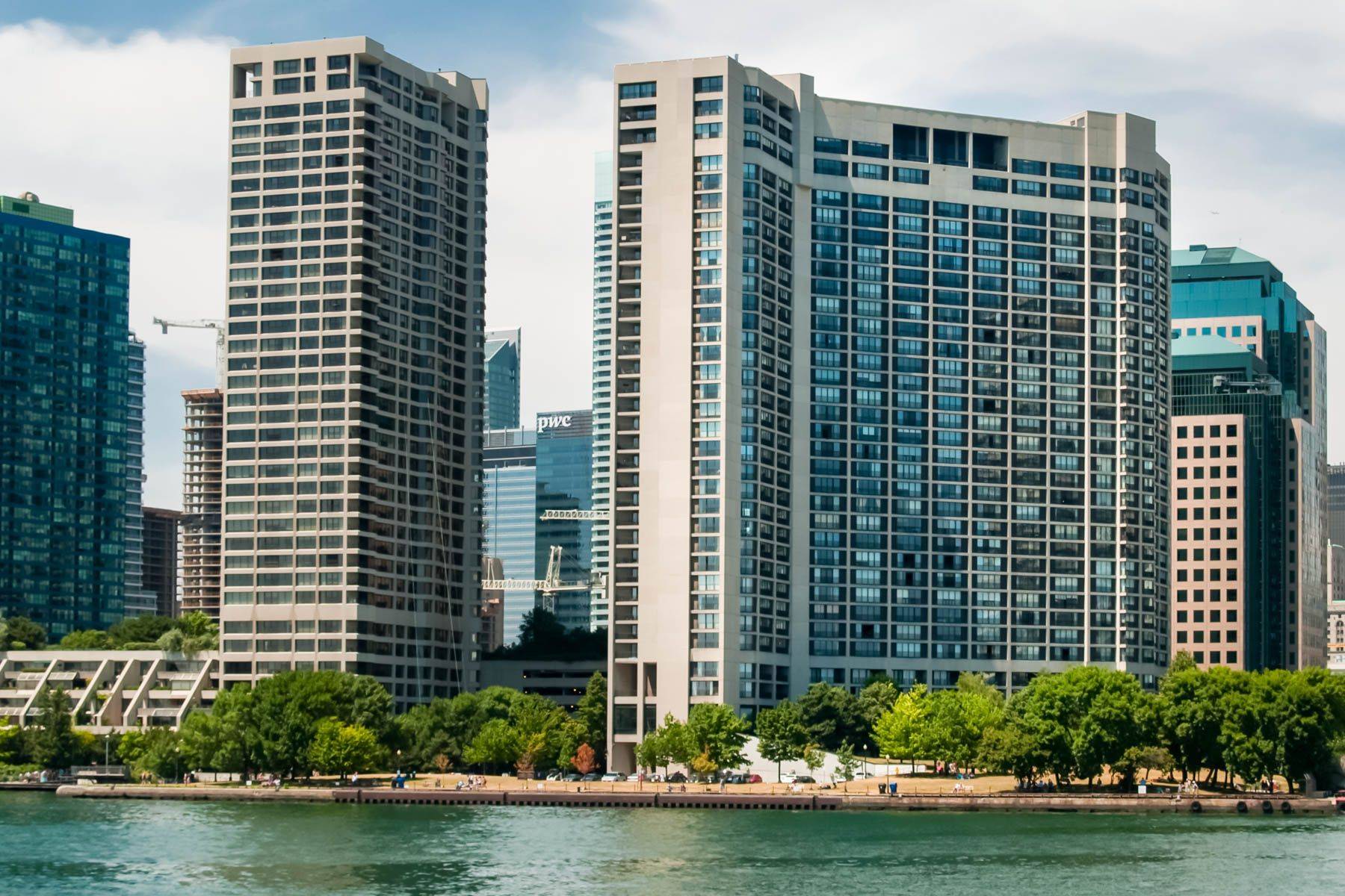 33 Harbour SQ #1429, Toronto C01, ON M5J 2G2