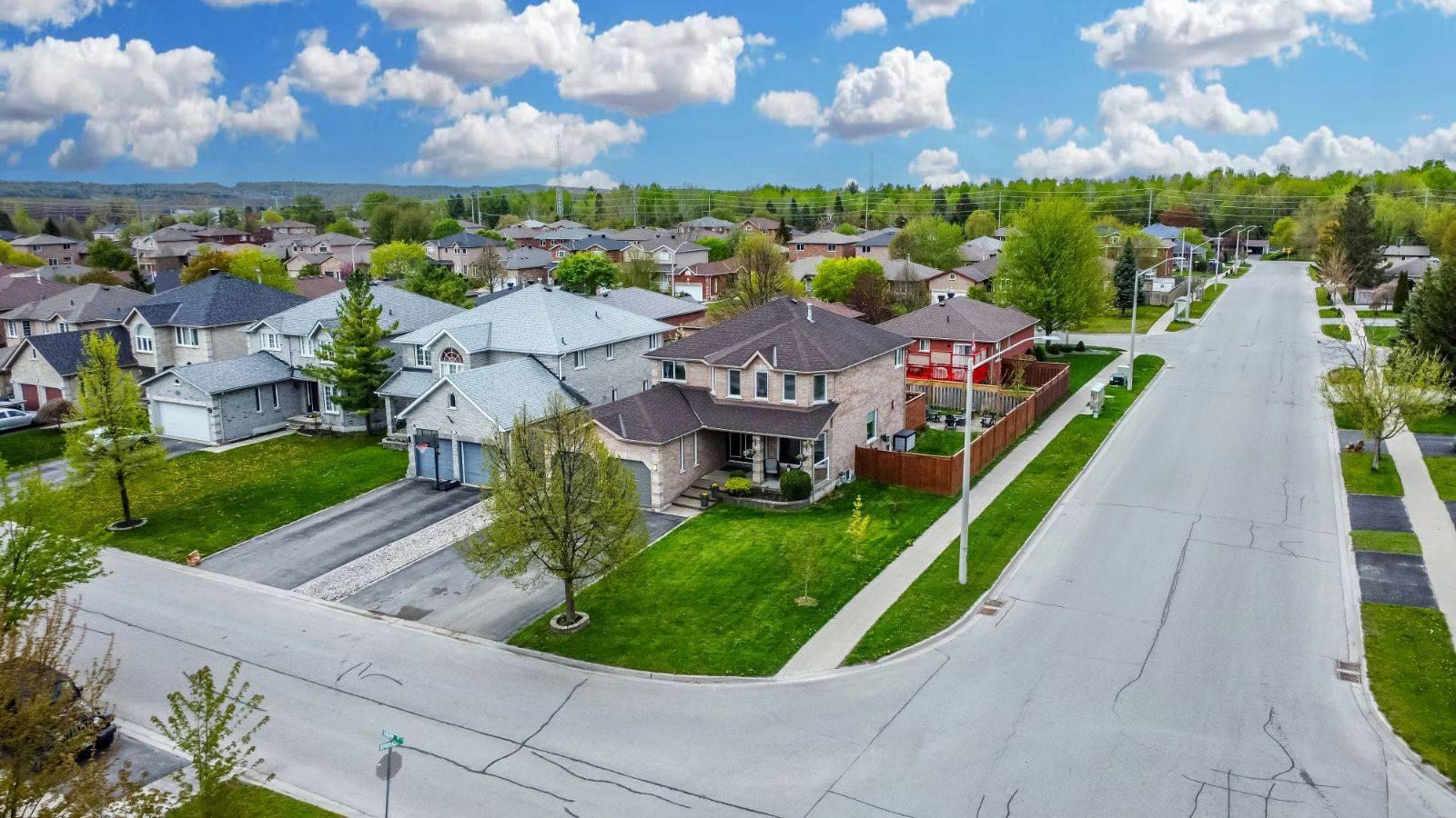 Barrie, ON L4N 0P6,36 Knupp RD
