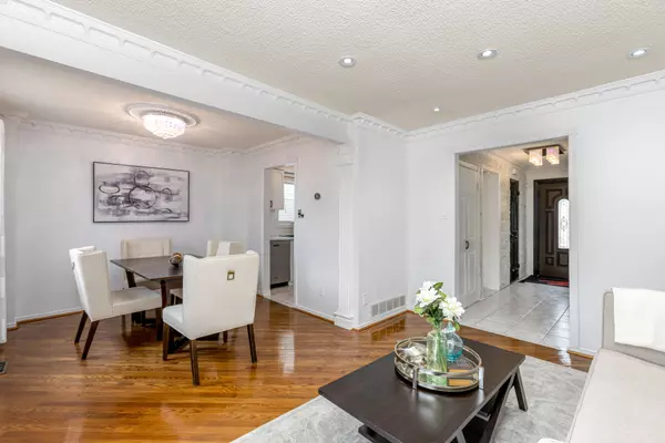 Richmond Hill, ON L4C 8J6,24 Constellation CRES