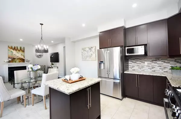Brampton, ON L7A 4P8,21 Magical RD