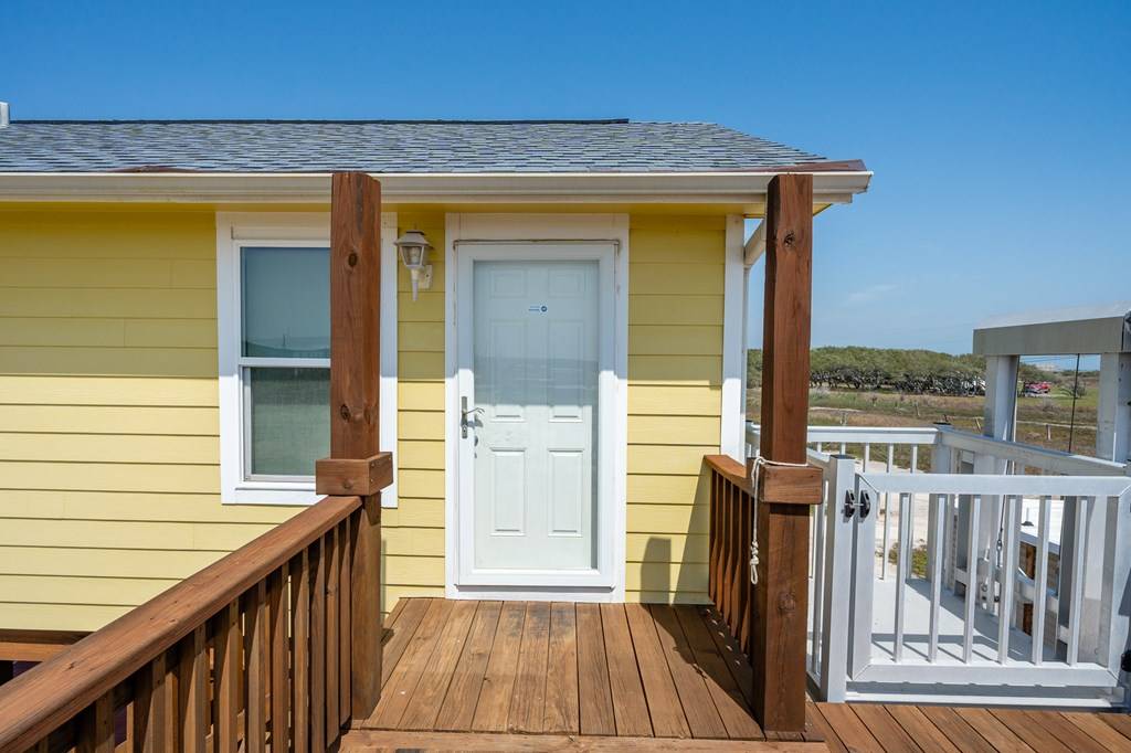 Rockport, TX 78382,326 E 10th St