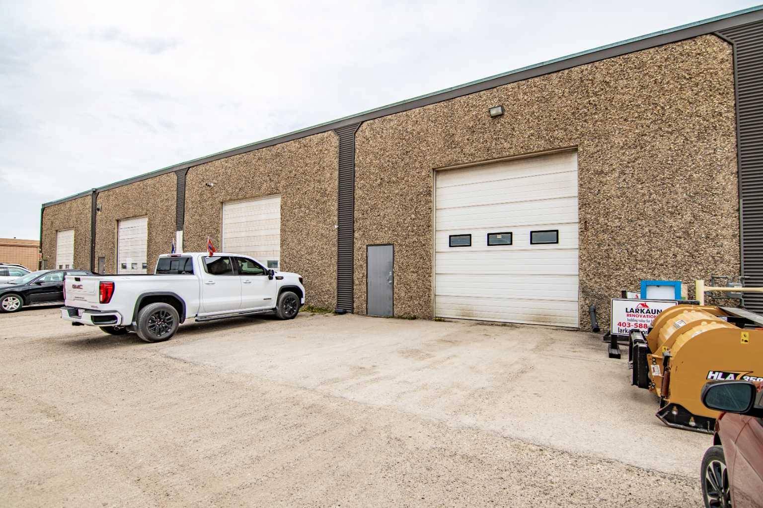 Red Deer, AB T4P 1M2,7428 49 AVE #13