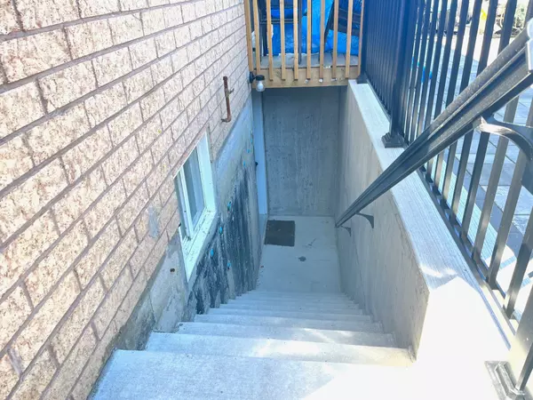 Vaughan, ON L4H 0M3,292 St Urbain DR #Bsmt