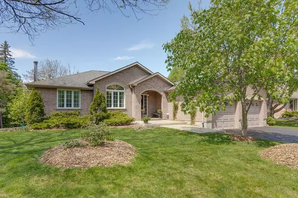28 Nicholson CRES, Springwater, ON L9X 0G9
