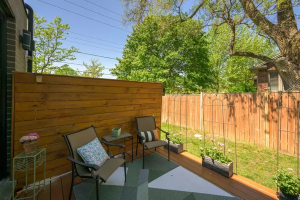 London North, ON N6H 3R9,433 Hyde Park RD #2