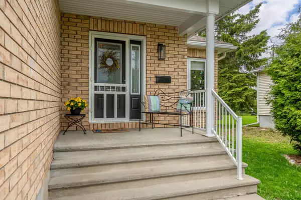 Orleans - Convent Glen And Area, ON K1C 1M5,1776 Belcourt BLVD