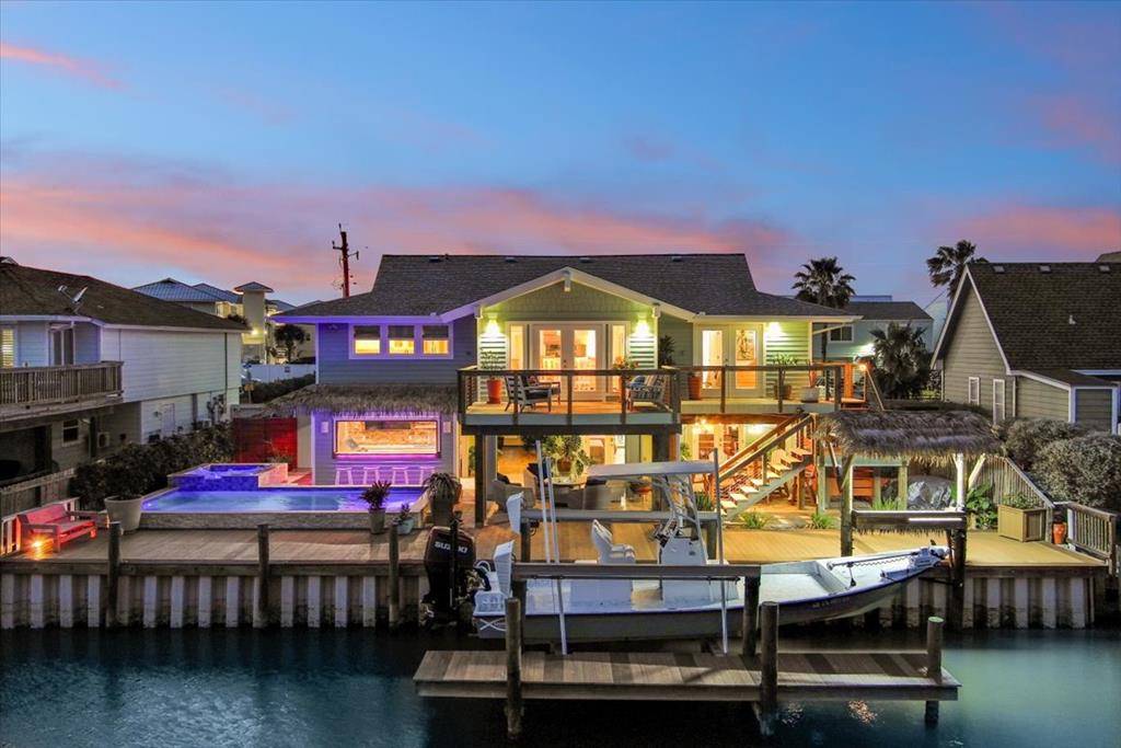 20 Mazatlan Dr, Rockport, TX 78382