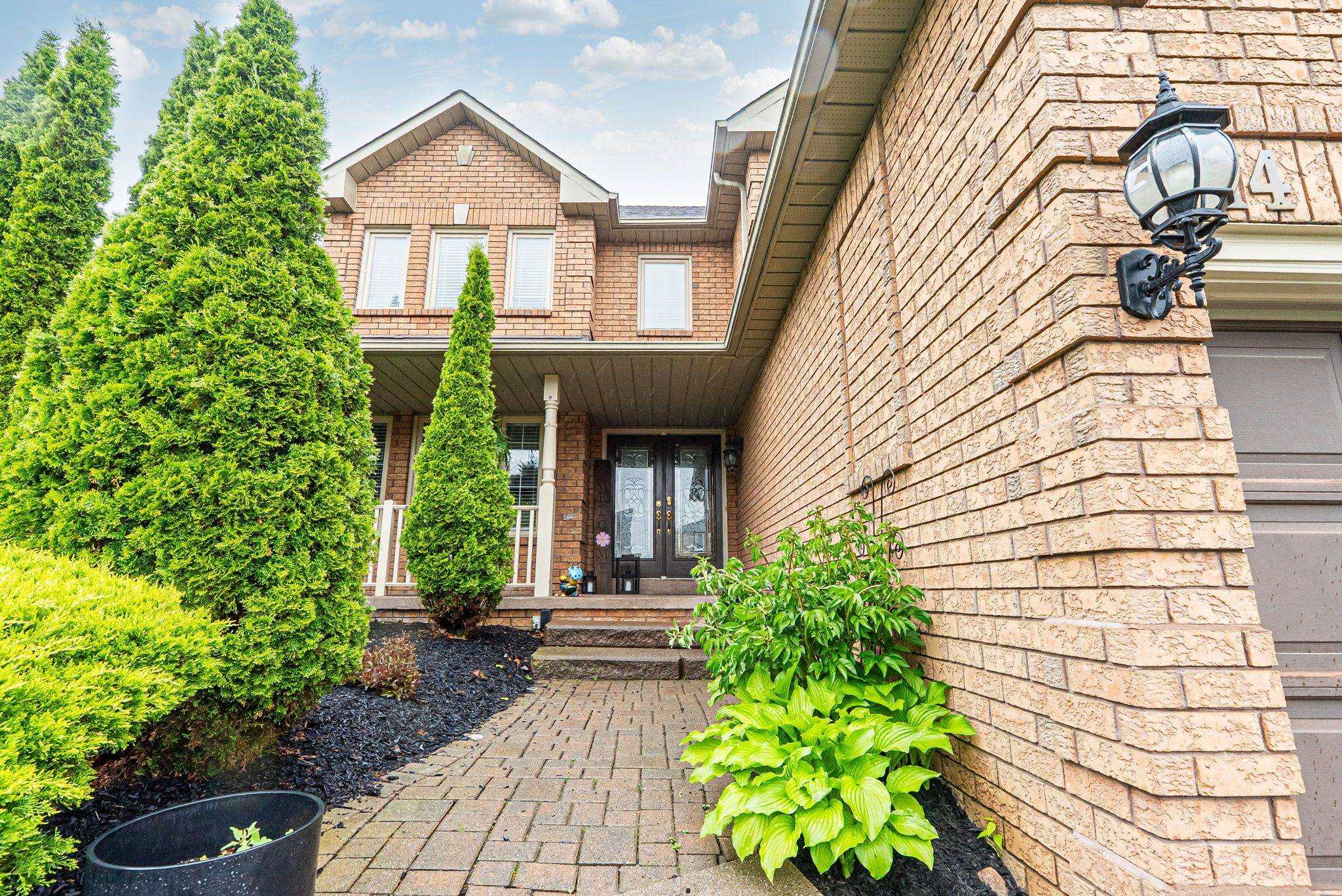 Clarington, ON L1C 4T9,14 Ireland ST