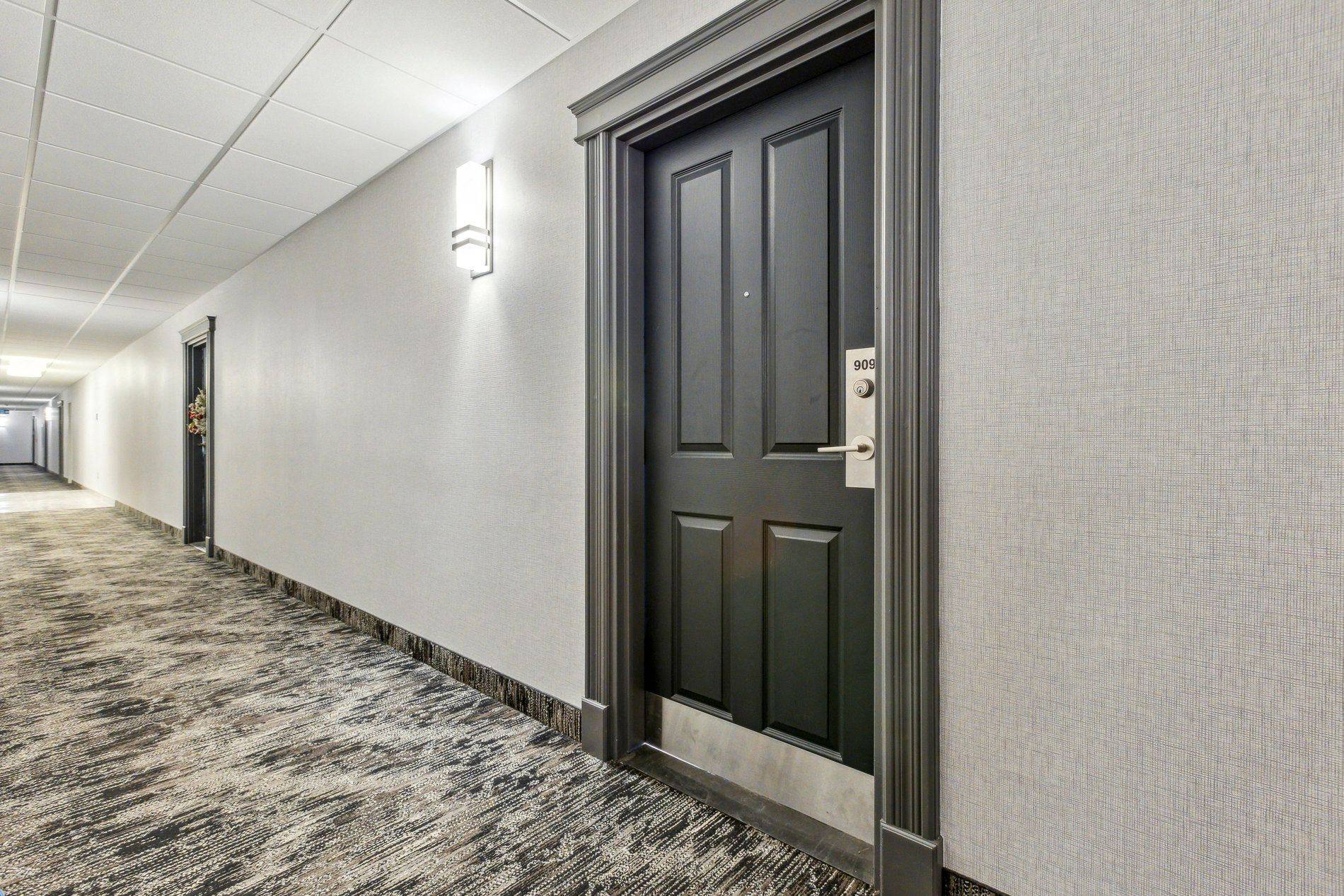 Guelph, ON N1E 7H7,60 Wyndham ST S #909