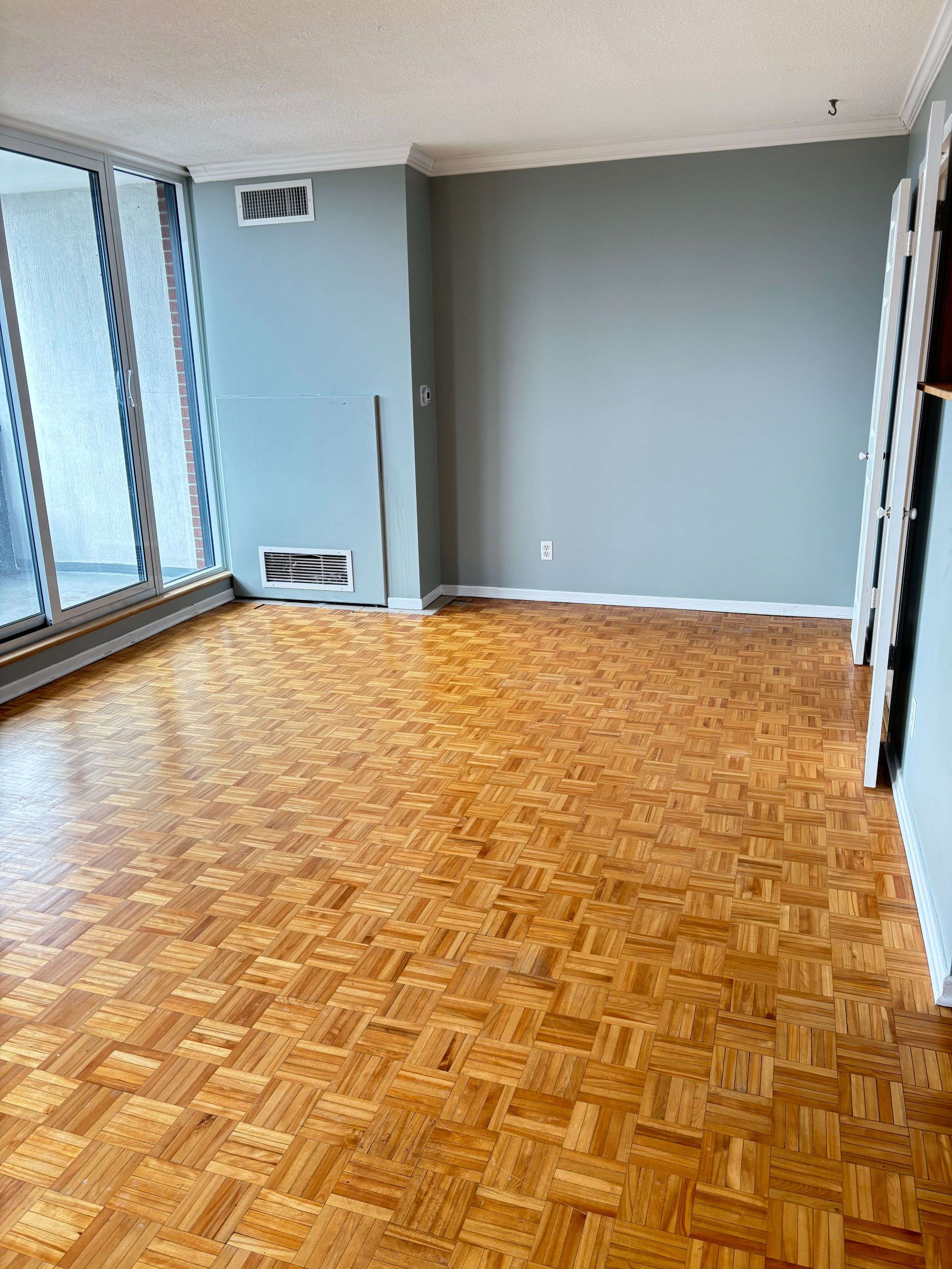 Billings Bridge - Riverside Park And Area, ON K1V 8W6,2951 Riverside DR #403