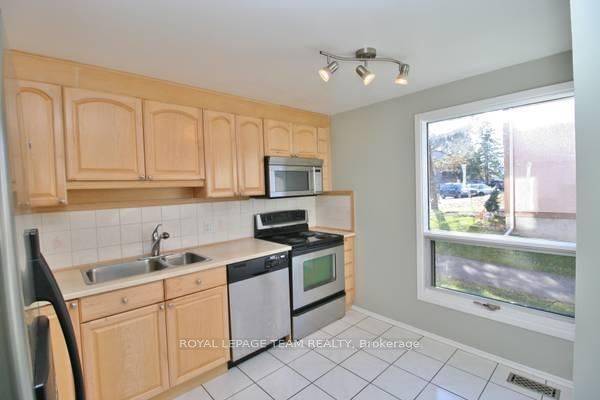 Cyrville - Carson Grove - Pineview, ON K1B 4N7,1957 Stonehenge CRES E #73