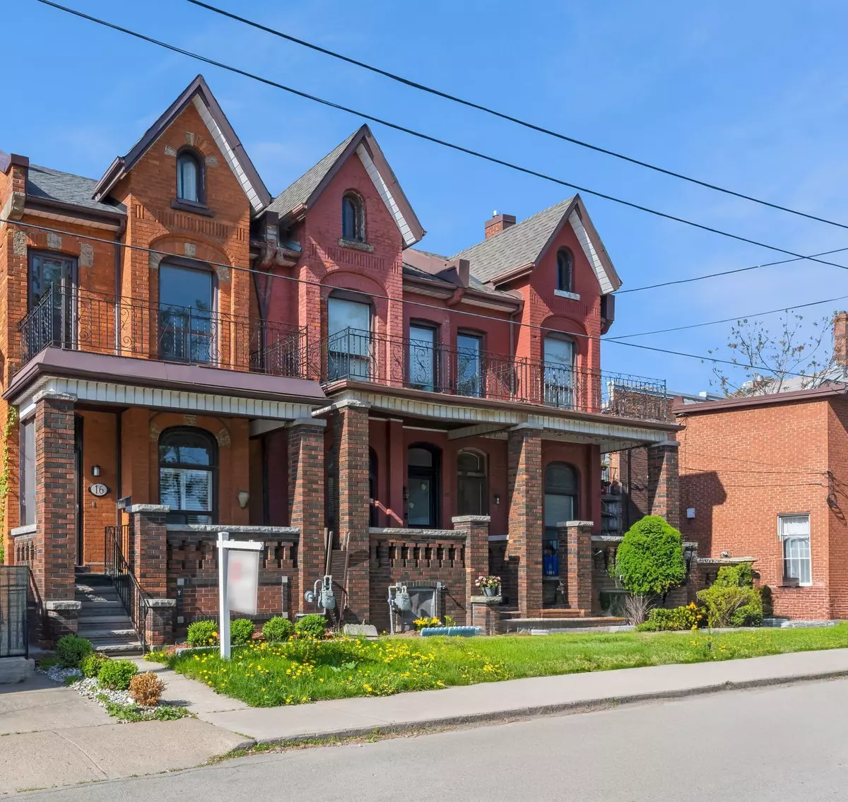 Hamilton, ON L8L 3E7,16 Murray ST E