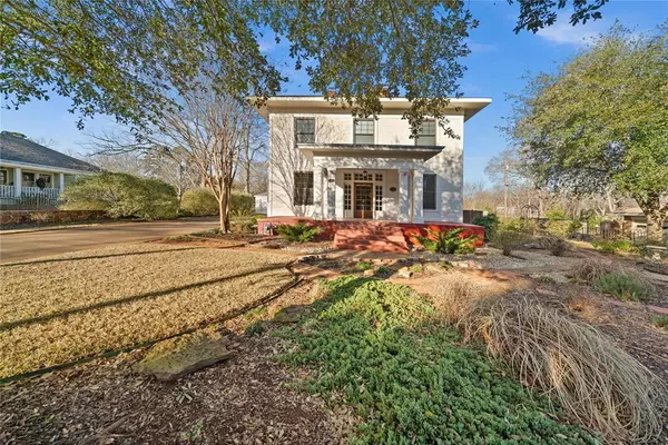 Palestine, TX 75801,403 S Royall