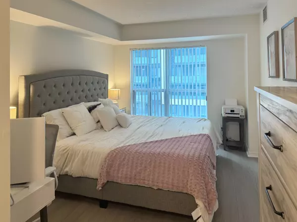 Richmond Hill, ON L4B 0B1,185 Oneida CRES #812