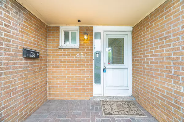 Mississauga, ON L4T 3M3,3525 Brandon Gate DR #65
