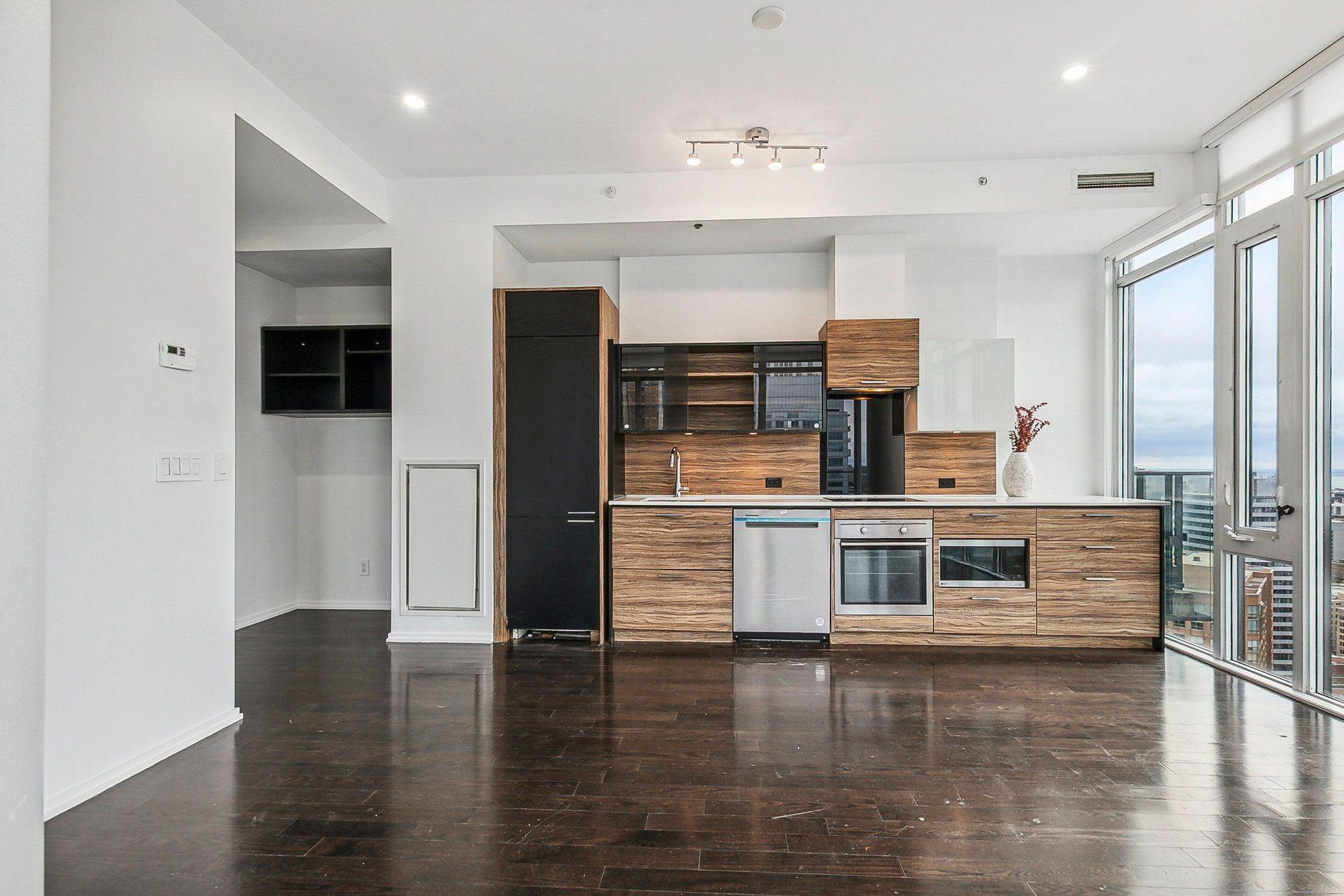 Toronto C01, ON M4Y 0A5,75 St Nicholas ST #3506