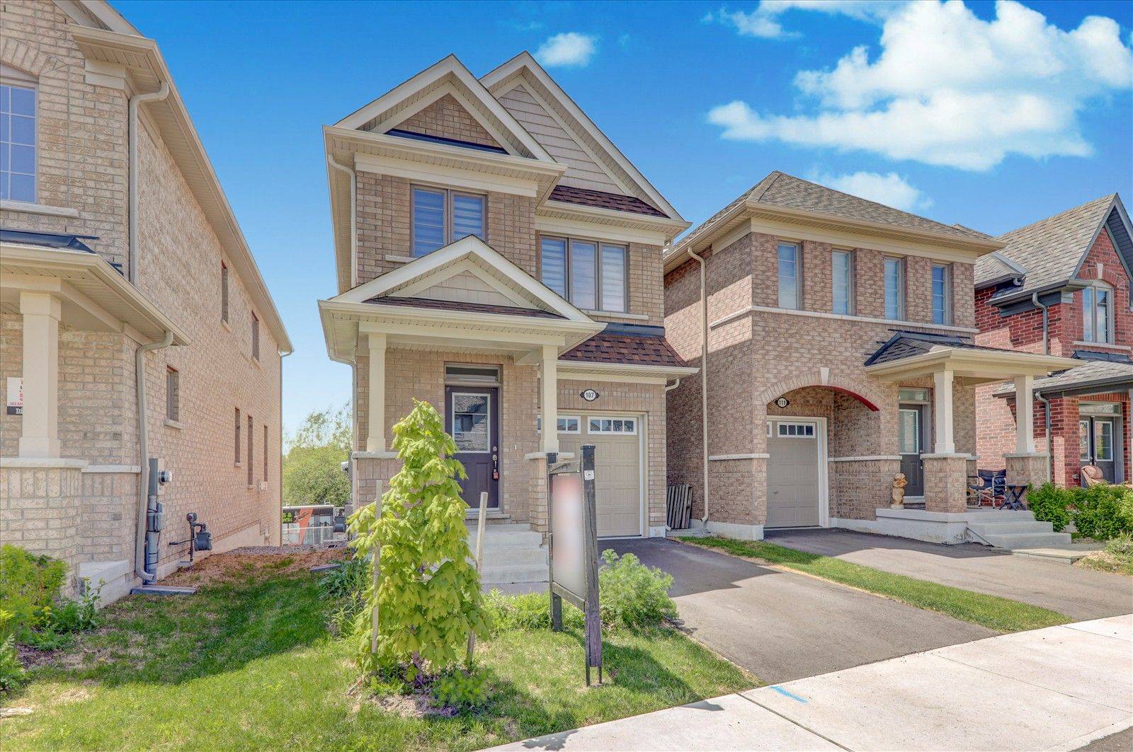 Oshawa, ON L1H 7K4,107 Bayardo DR