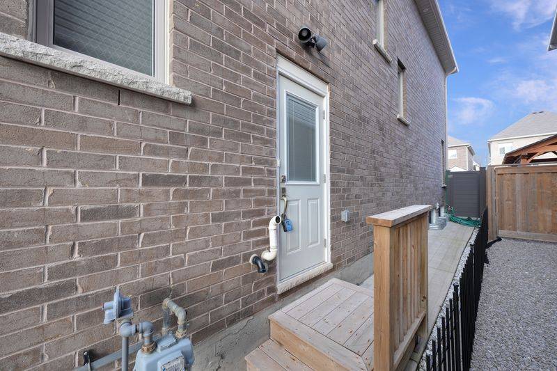 60 Jenkins AVE #Lower, New Tecumseth, ON L0G 1W0
