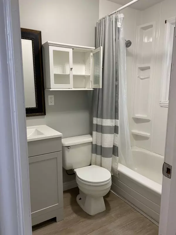 Welland, ON L3B 1M3,131 Lyons AVE #3