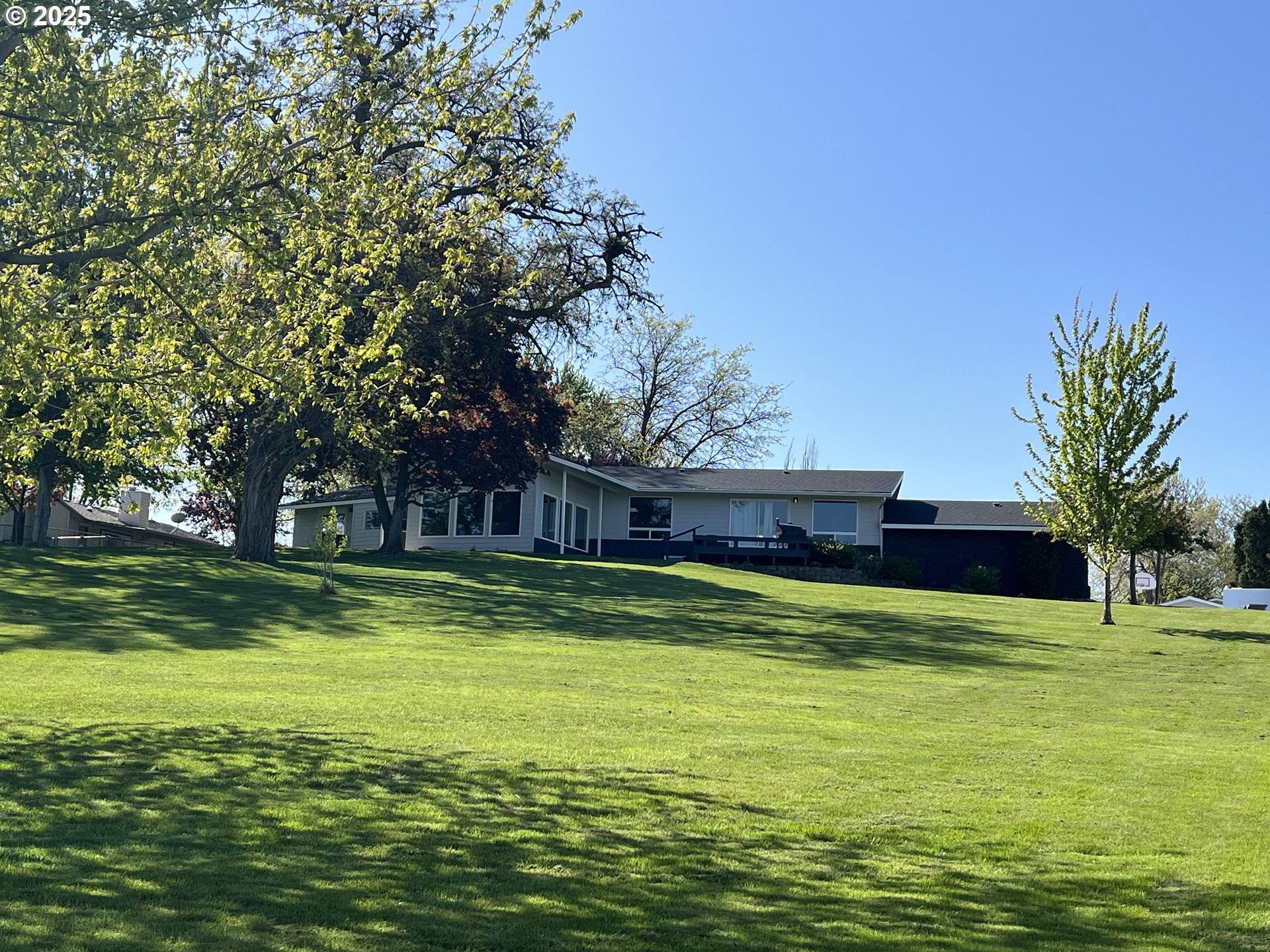 Hermiston, OR 97838,1082 E HIGHLAND AVE