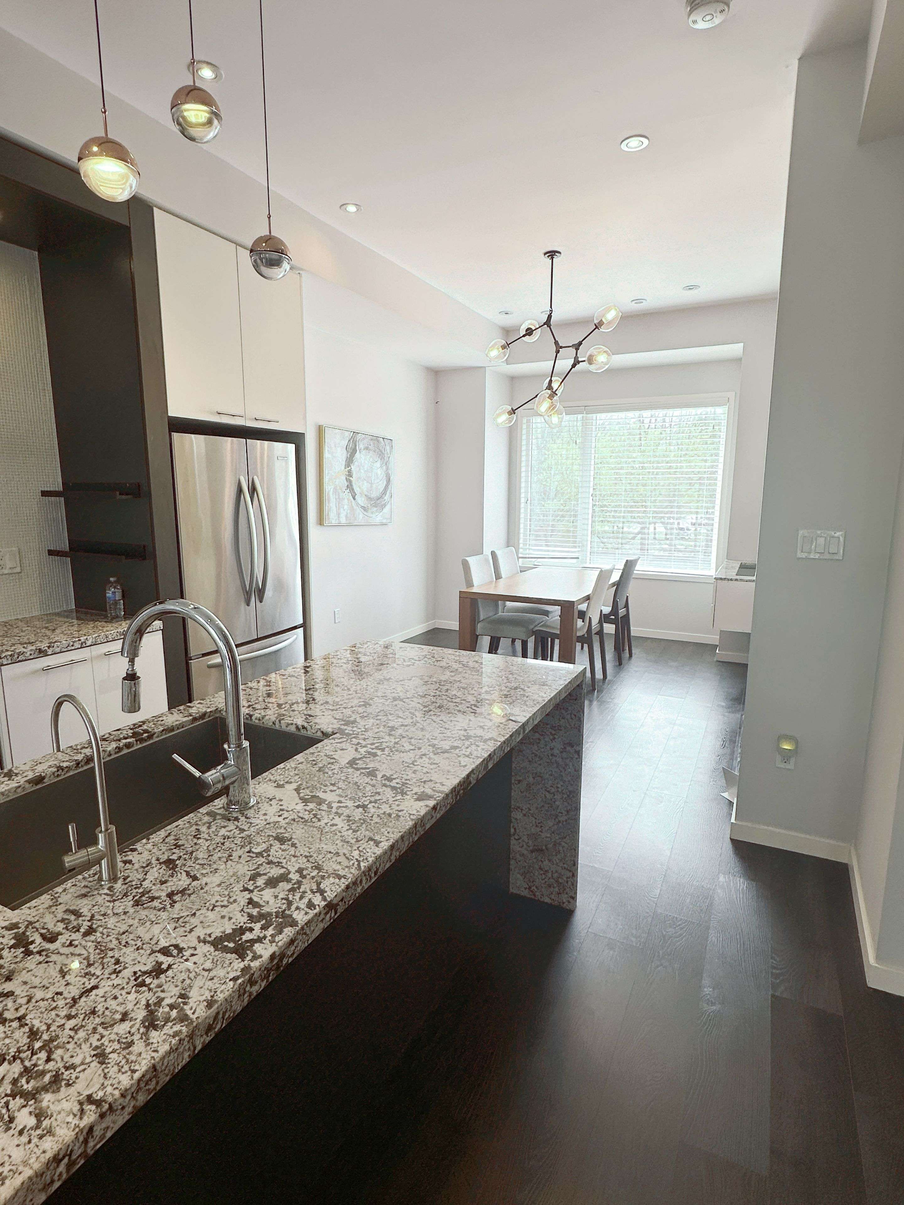 Richmond Hill, ON L4B 0E5,103 Genuine LN