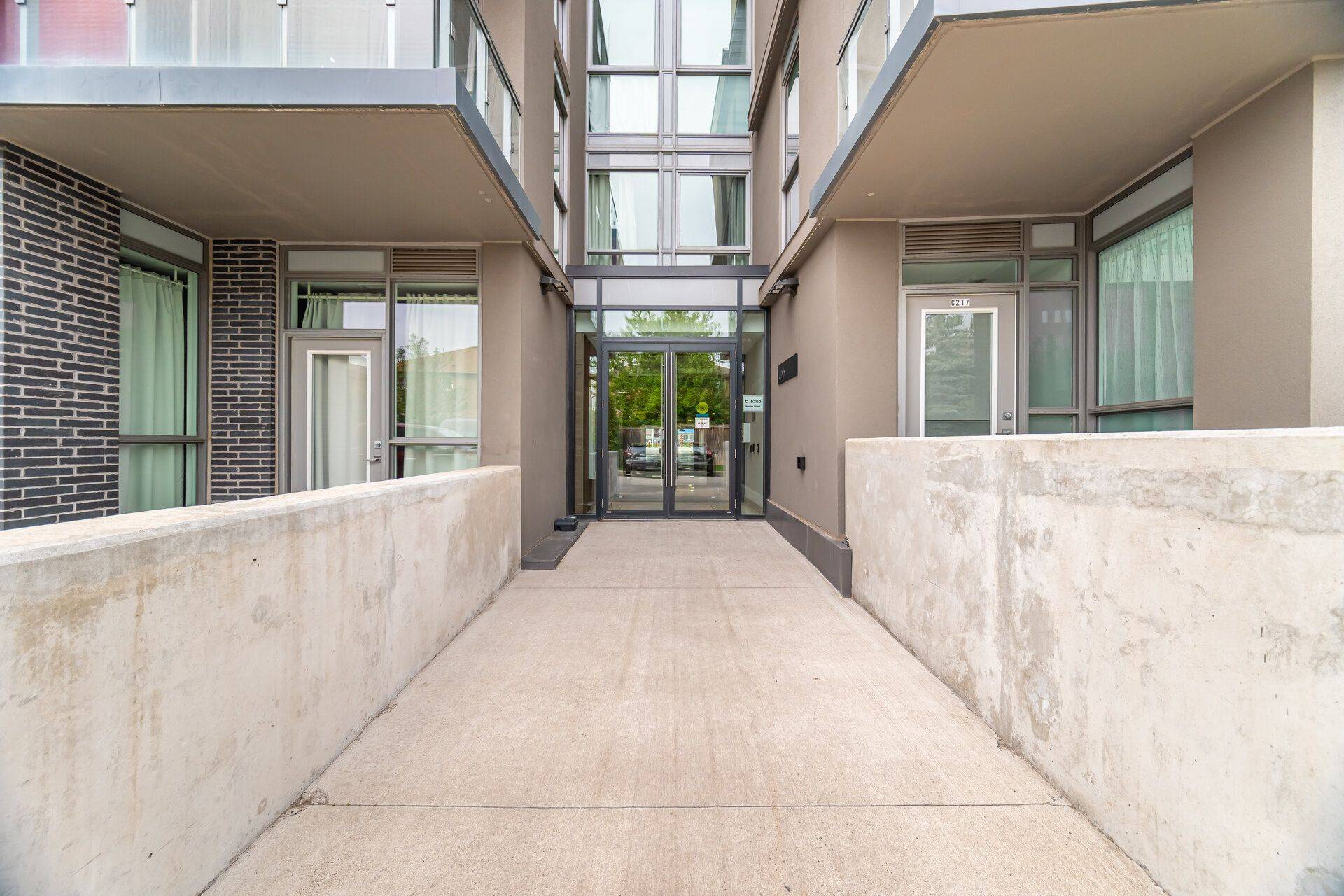Burlington, ON L7L 0J6,5260 Dundas ST #C314