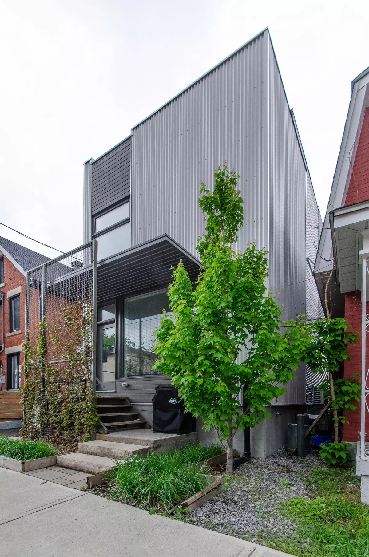 West Centre Town, ON K1Y 1N4,123-125 Carruthers AVE