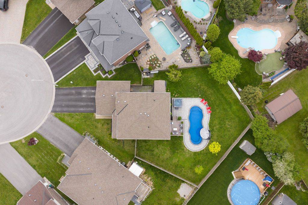 Belleville, ON K8P 0C5,33 Butternut CT