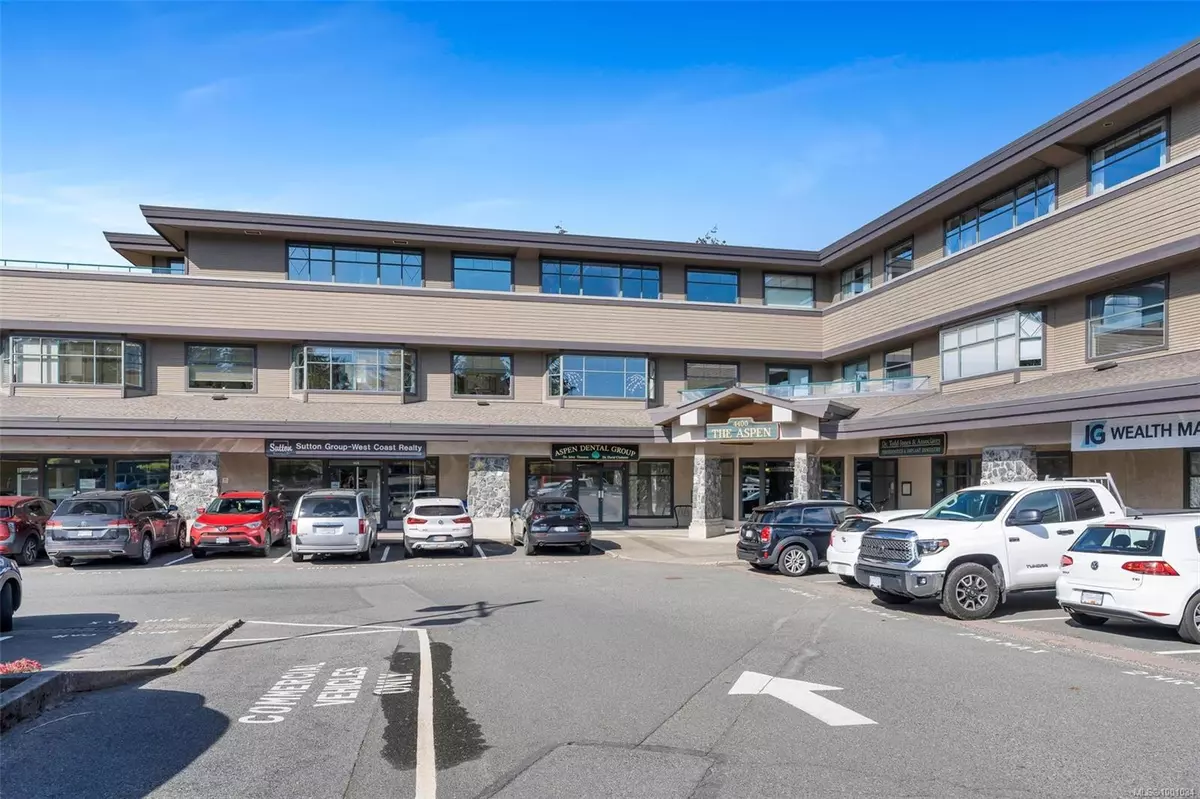Saanich, BC V8X 5J2,4400 Chatterton Way #302