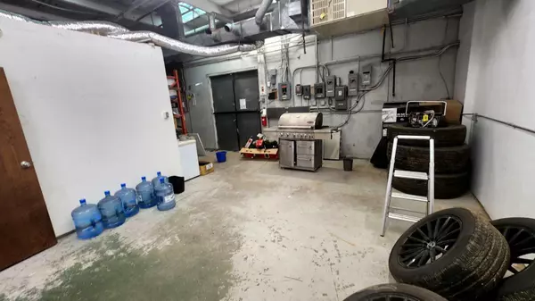 Red Deer, AB T4P 1A7,6709C GOLDENWEST AVE