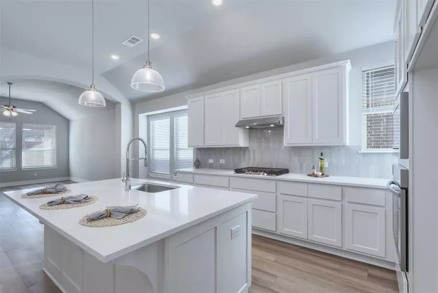 1916 Pelham Drive, Aubrey, TX 76227