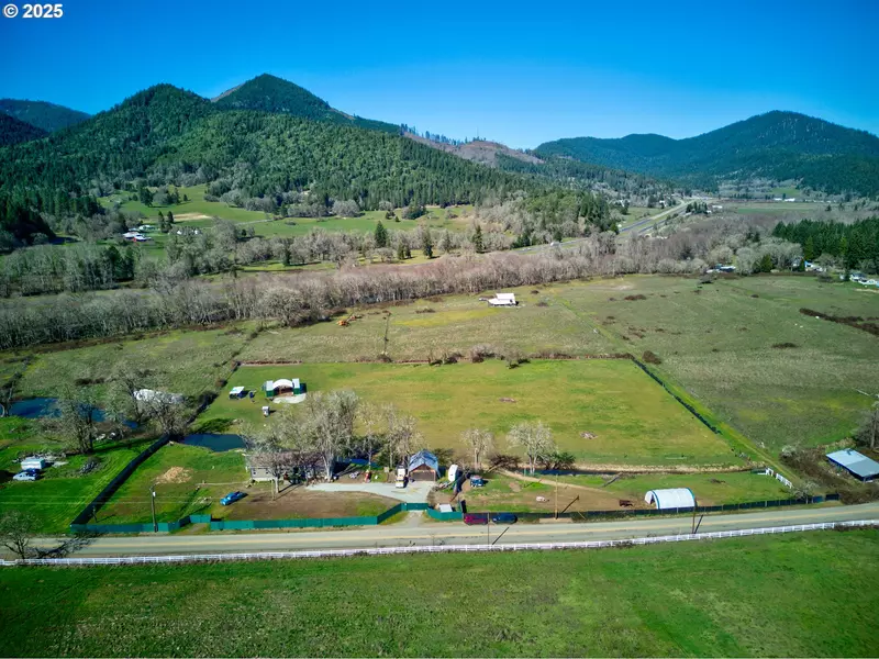 514 EAKIN RD, Azalea, OR 97410