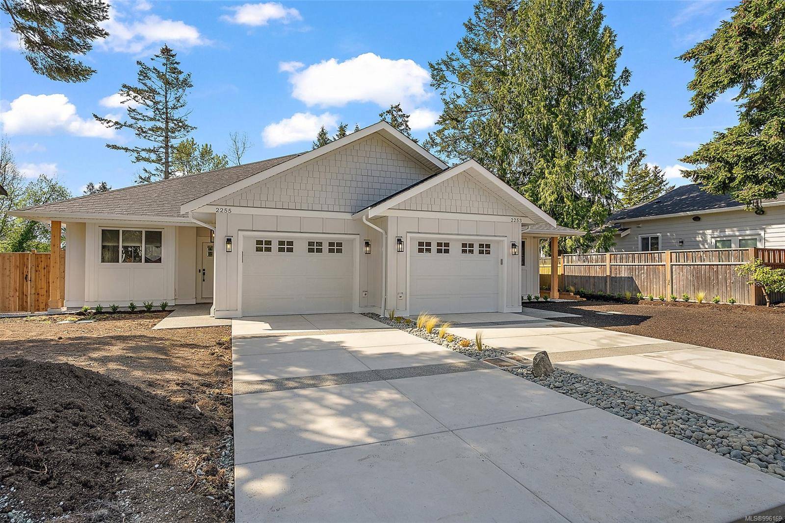 Sidney, BC V8L 1P7,2253 Frost Ave