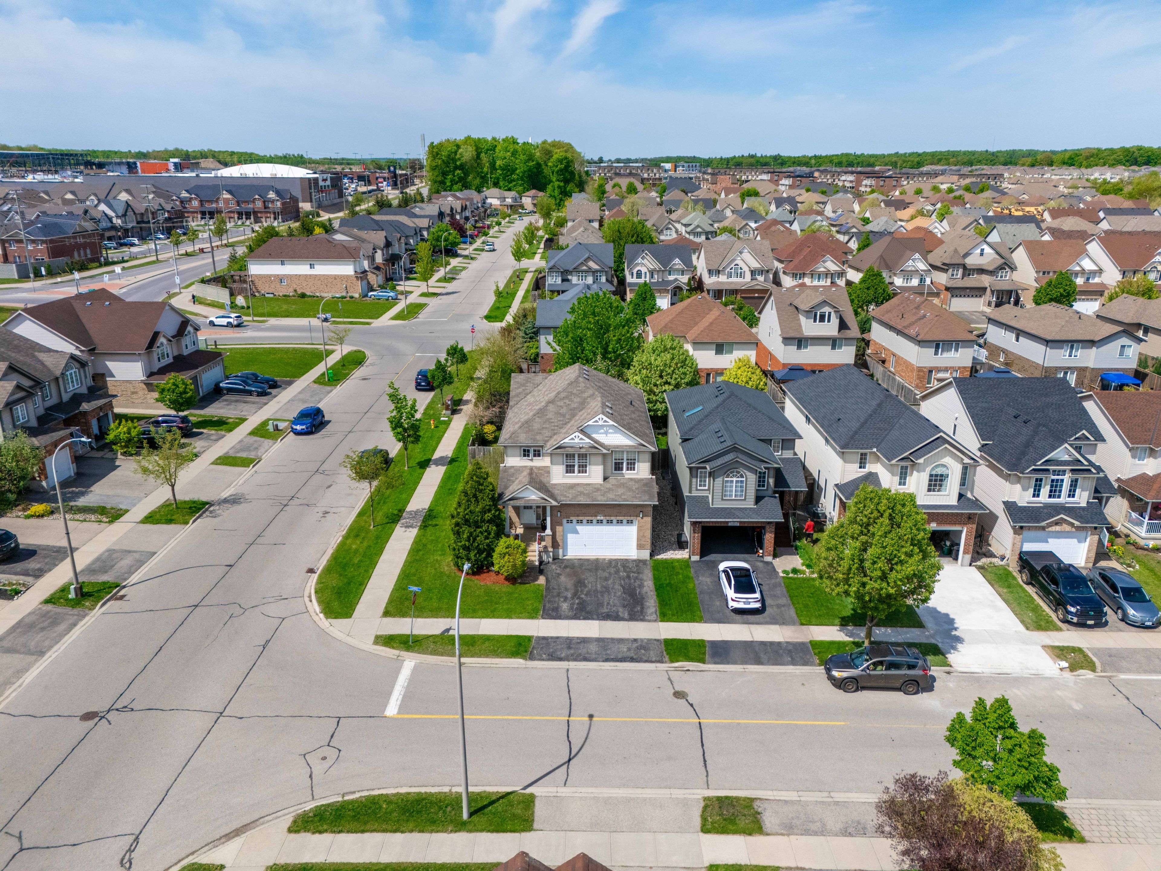 Kitchener, ON N2R 1V9,3 Cannes ST
