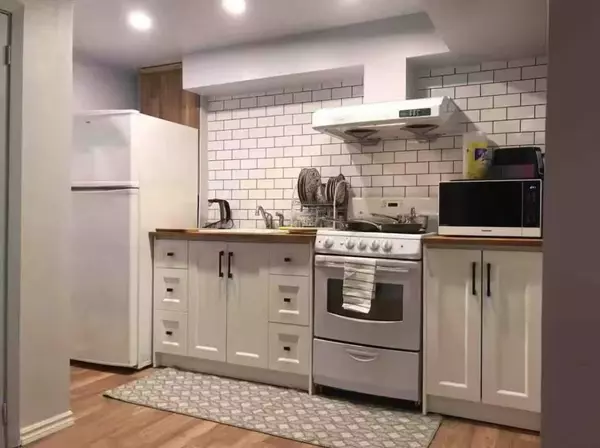 Mississauga, ON L5C 1Z7,3448 Ellengale DR
