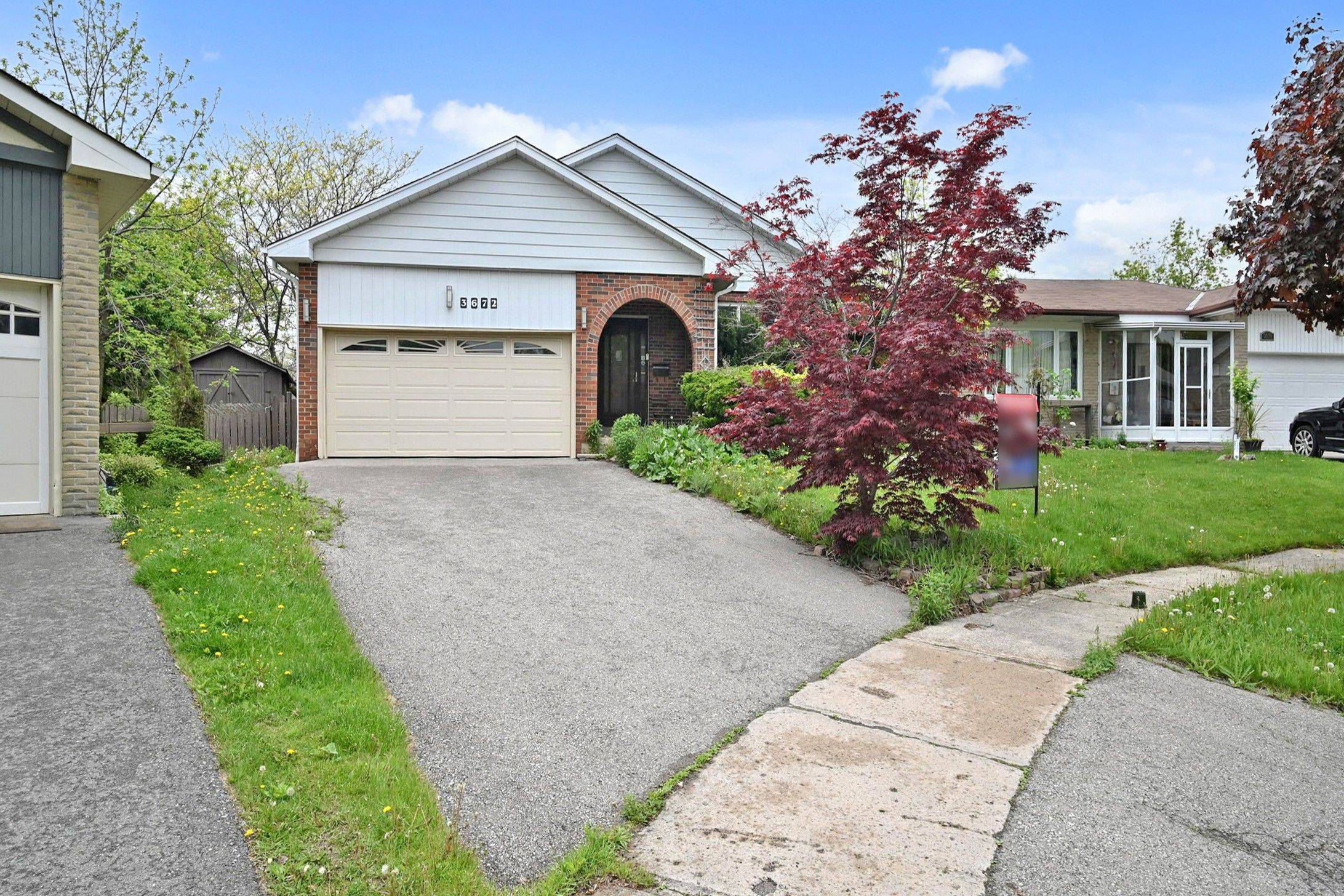 Mississauga, ON L5C 2H5,3672 Galeair CT