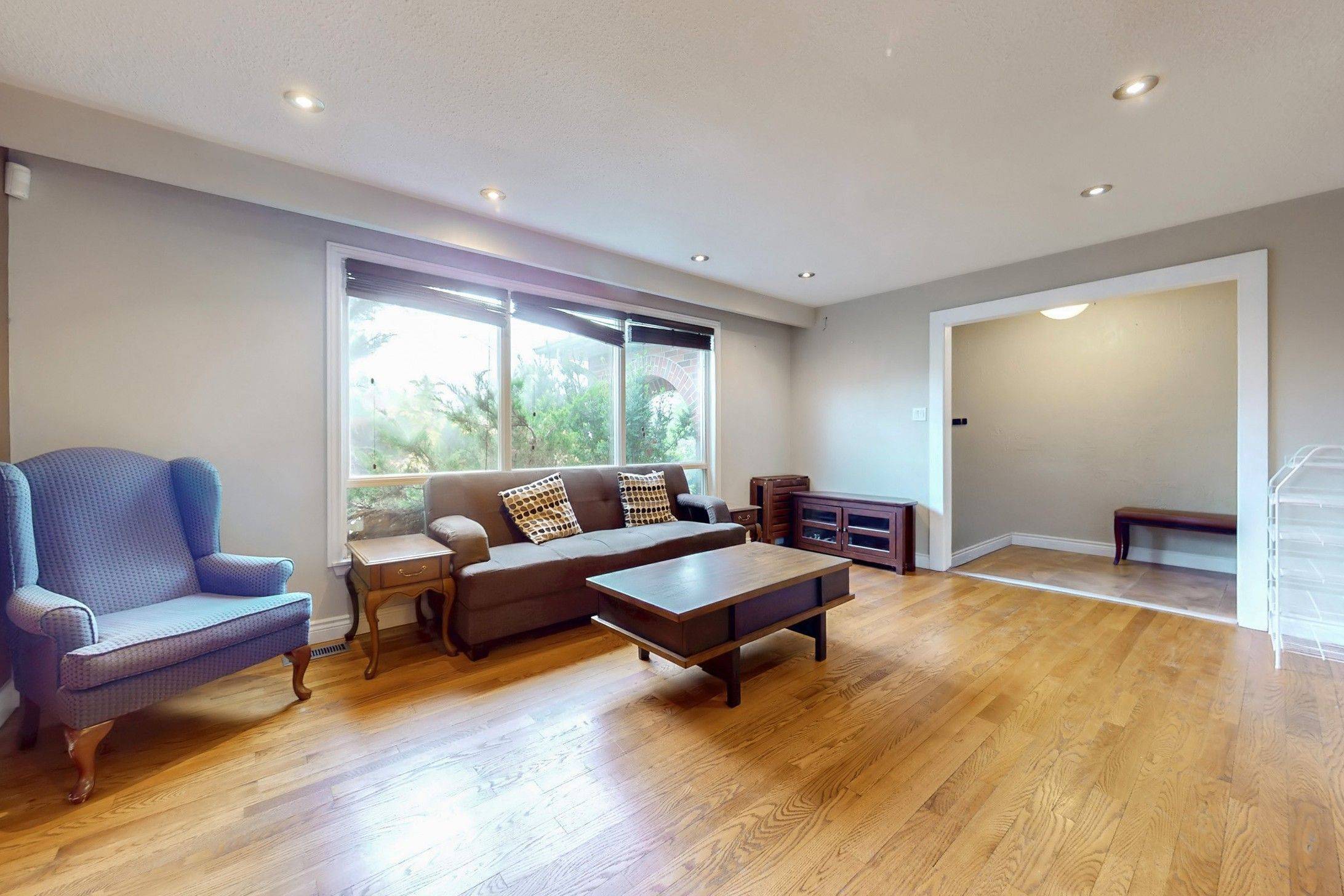 Mississauga, ON L5C 2H5,3672 Galeair CT