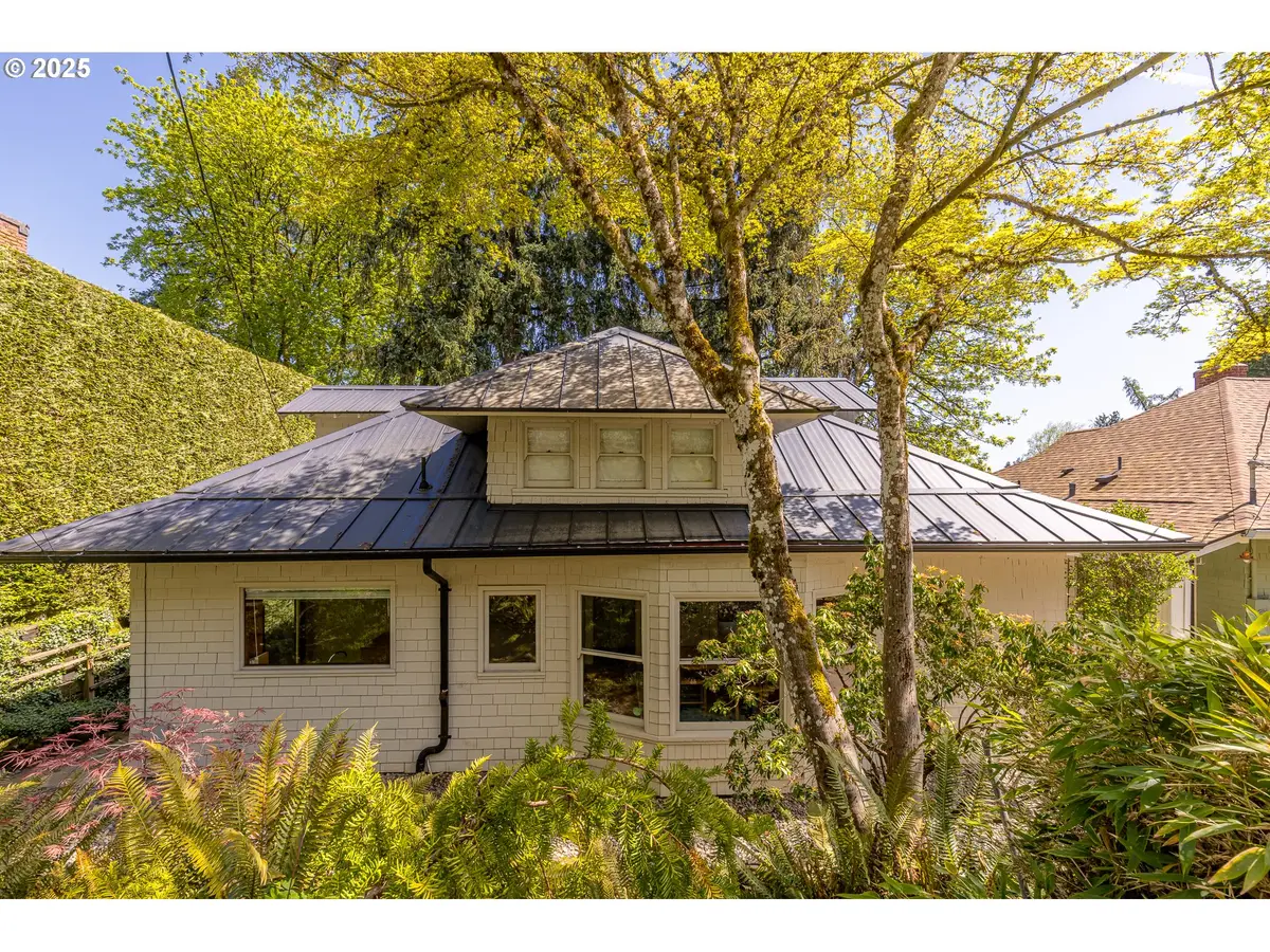 2626 SW RAVENSVIEW DR, Portland, OR 97201