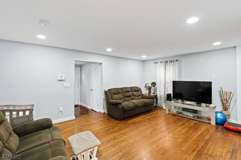Plainfield City, NJ 07063,39 Emma St
