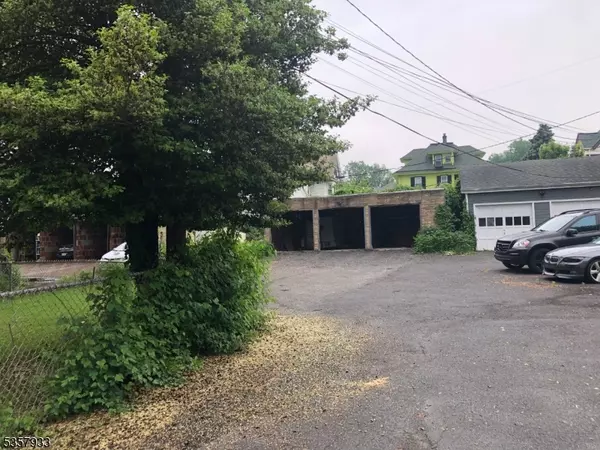 East Orange City, NJ 07018,120 S Oraton Pkwy