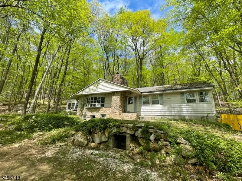 82 River Rd, Mount Olive Twp., NJ 07836
